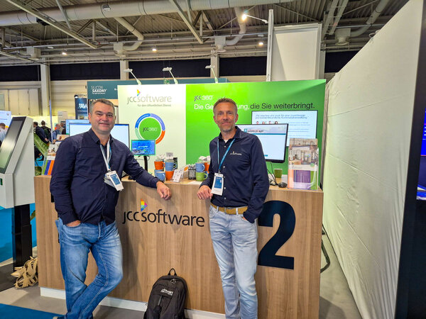 Bild vergr&ouml;&szlig;ern: Sven Buick am Stand der JCC Software GmbH im Rahmen der Smart Country Convention in Berlin 2026