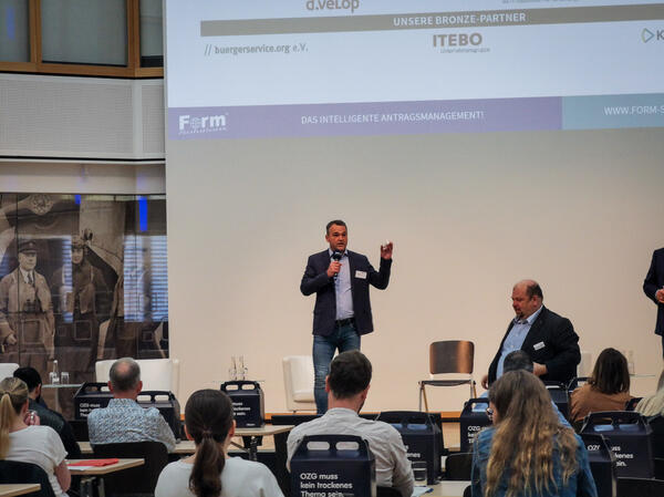 Bild vergr&ouml;&szlig;ern: Sven Buick als Referent auf dem Form-Solutions eGovForum