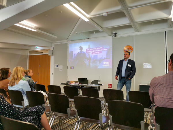 Bild vergr&ouml;&szlig;ern: Sven Buick als Referent auf dem Form-Solutions eGovForum