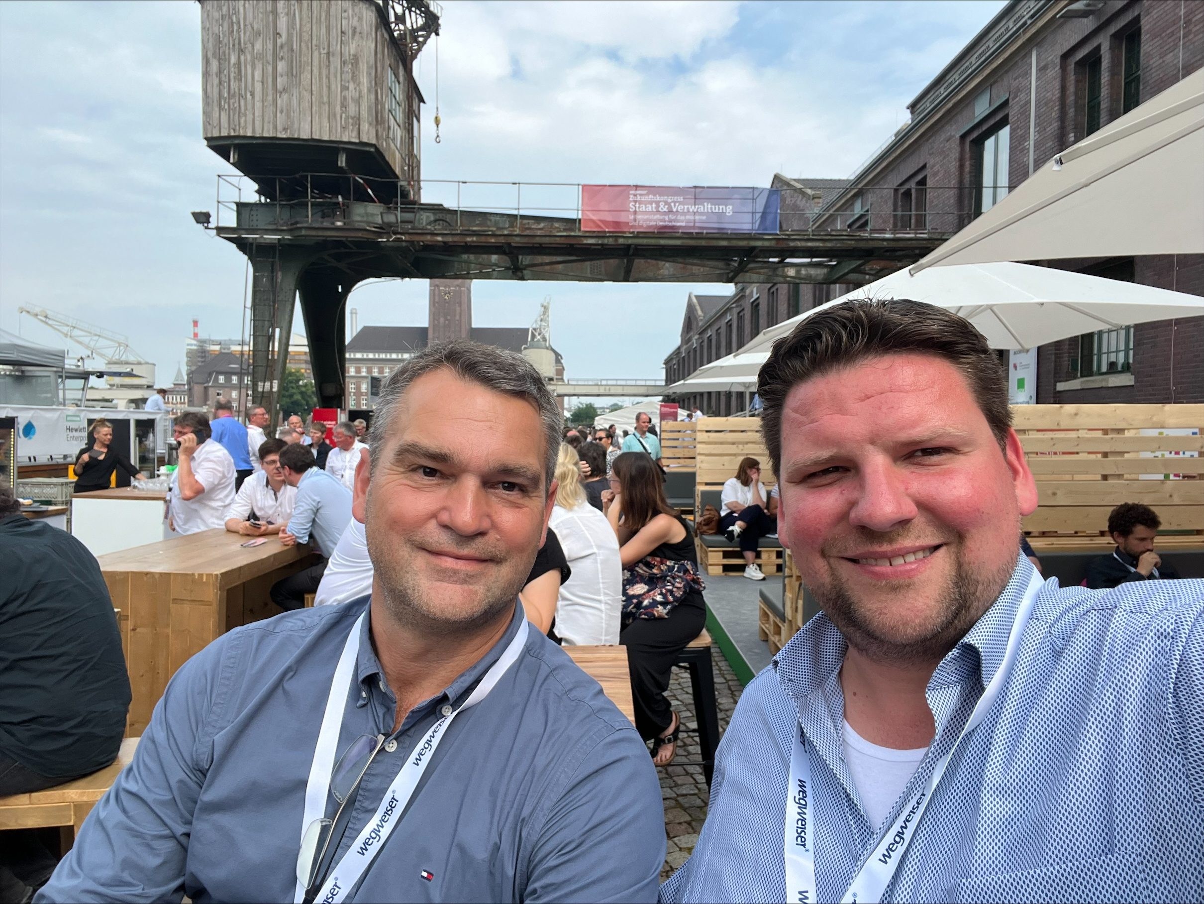 Bild vergr&ouml;&szlig;ern: Sven Buick und Christoph Winkelmann auf dem Zukunftskongress Staat & Verwaltung 2023